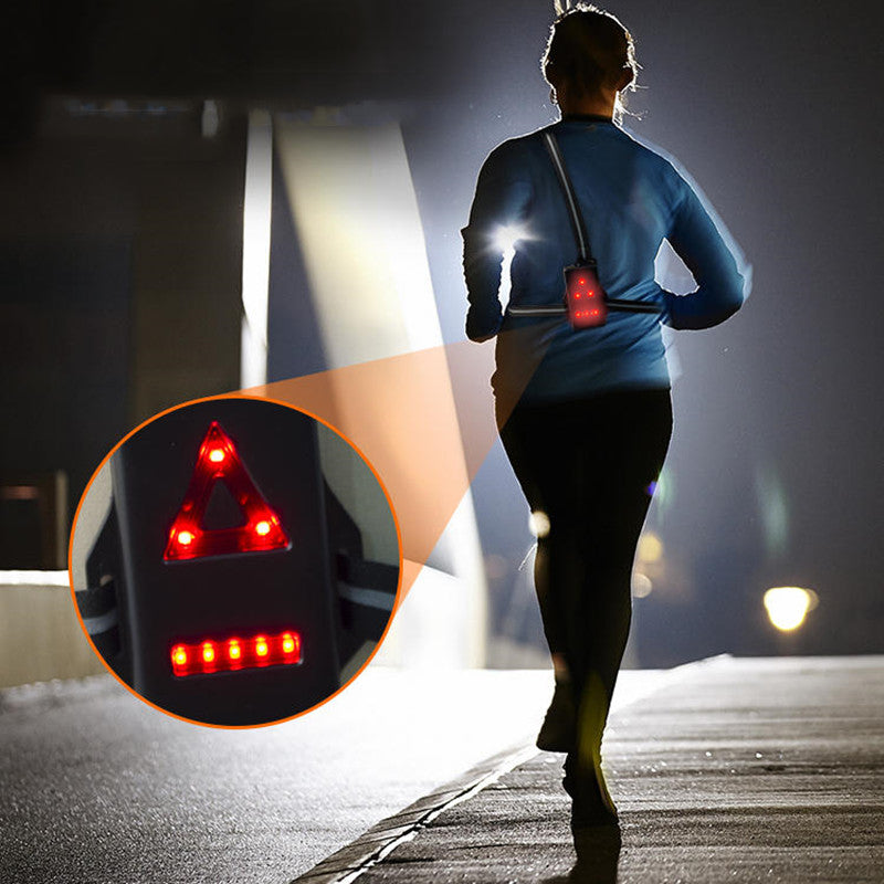 LED brystlampe til sikker natløb på trail. Vandtæt løbelampe til udendørs sport sikrer optimalt udsyn.
