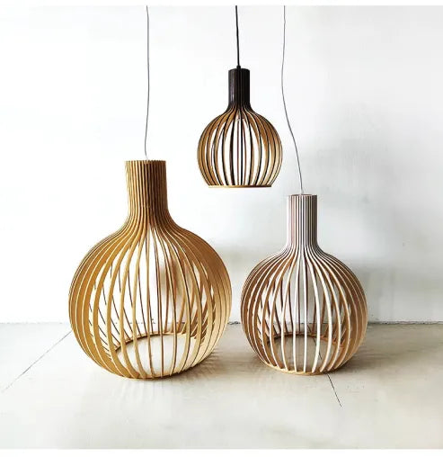 Kreativ nordisk træfuglebur lampe, håndlavet, varmt lys, ideel pendellampe i træ til stilfulde rum.