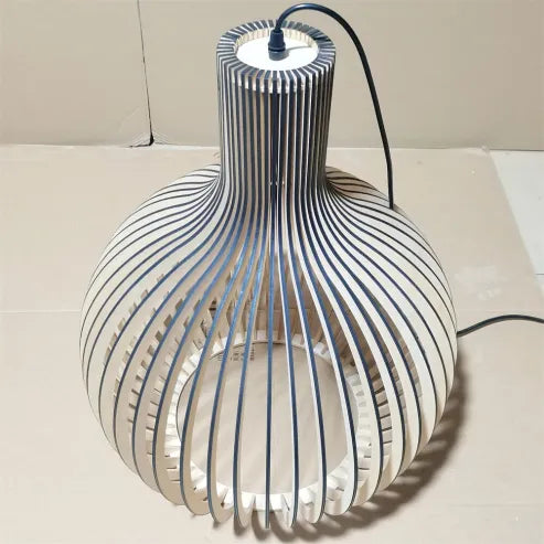 Kreativ nordisk træfuglebur lampe, håndlavet, varmt lys, ideel pendellampe i træ til stilfulde rum.