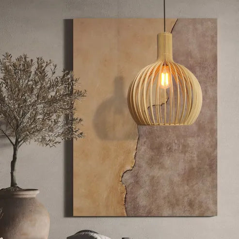 Kreativ nordisk træfuglebur lampe, håndlavet, varmt lys, ideel pendellampe i træ til stilfulde rum.