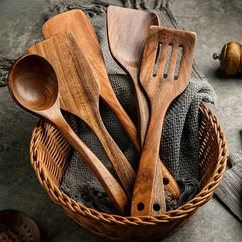 Køkkensæt af naturligt teaktræ, rustikt-elegant design, bæredygtige køkkenredskaber, stilfuldt og funktionelt