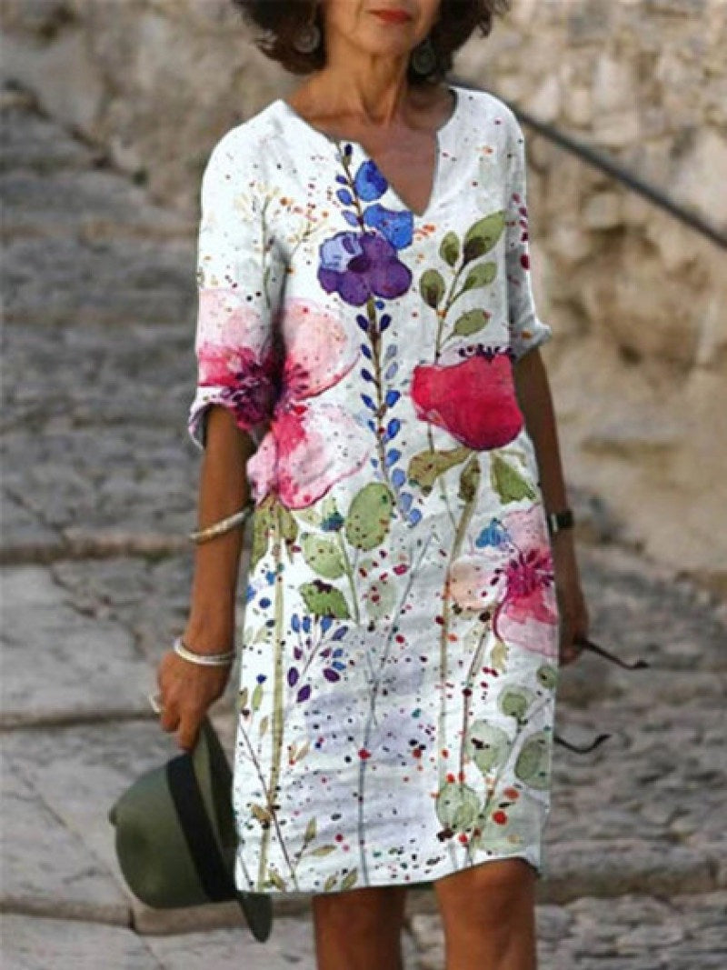 Blomstret plus size sommerkjole, elegant og behagelig til varme dage. En perfekt damekjole til fest.