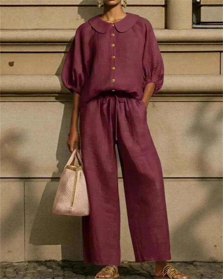 Blødt og løst 2-delt bomuldssæt til kvinder. Elegant casual outfit for komfortabel og stilfuld hverdag.