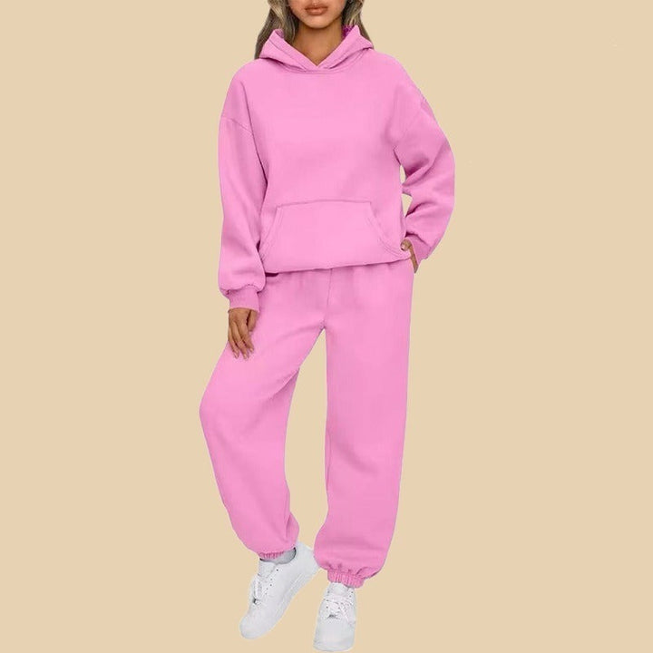 Stilfuldt oversized joggingsæt til kvinder med hættetrøje. Ideelt fritidstøj for et sporty og afslappet look.