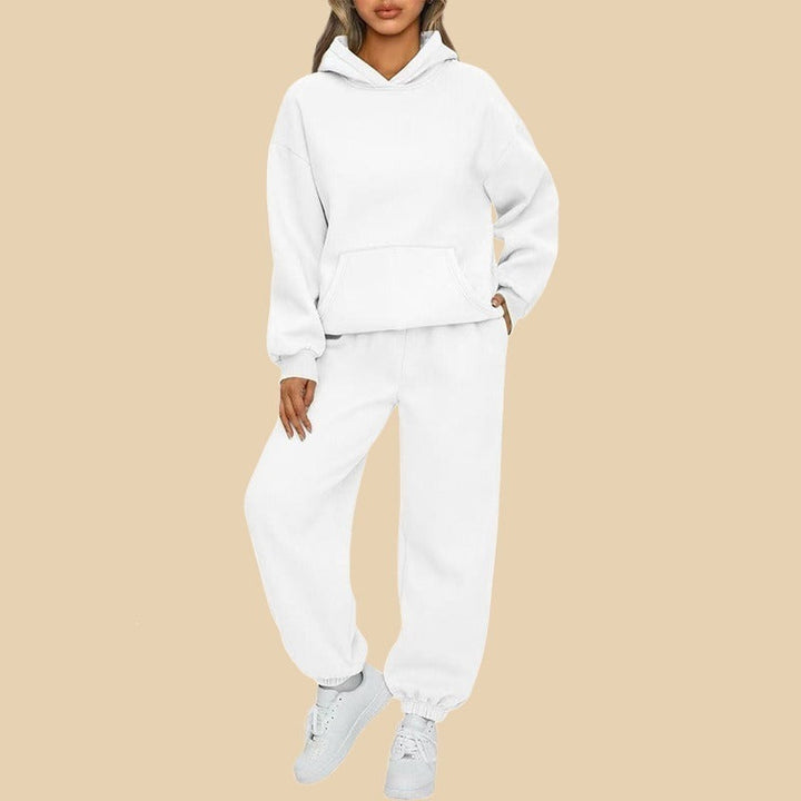 Komfortabelt kvinders todelte sæt med oversized hættetrøje og joggingbukser. Blødt materiale for maksimal afslapning.