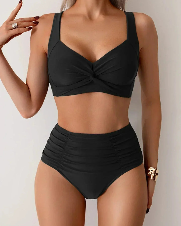 Stropløs bandeau bikini til kvinder med rynkede detaljer. Elastisk og behageligt strandtøj for kvinder.