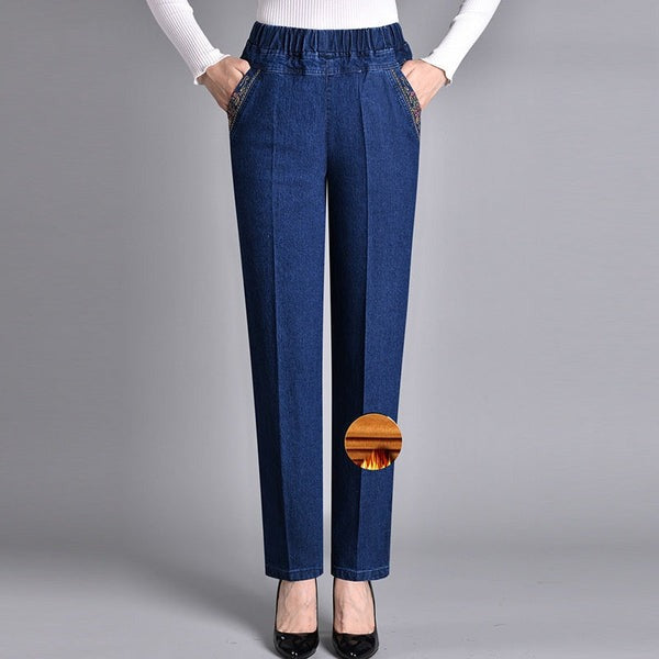 Plusstørrelse kvinder jeans m/elastiktalje. Behagelige bredtben bukser m/sidelommer. Komfortabel damemode.