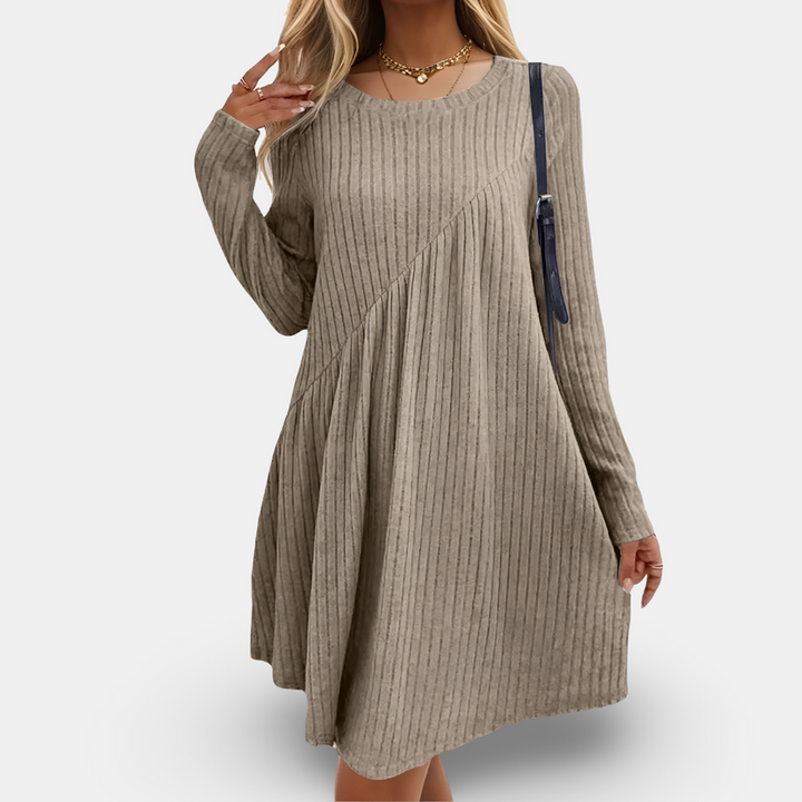 Kvinder's Karla kjole, langærmet og behagelig. Tidløs stil til efterår og vinter. Elegant damekjole.