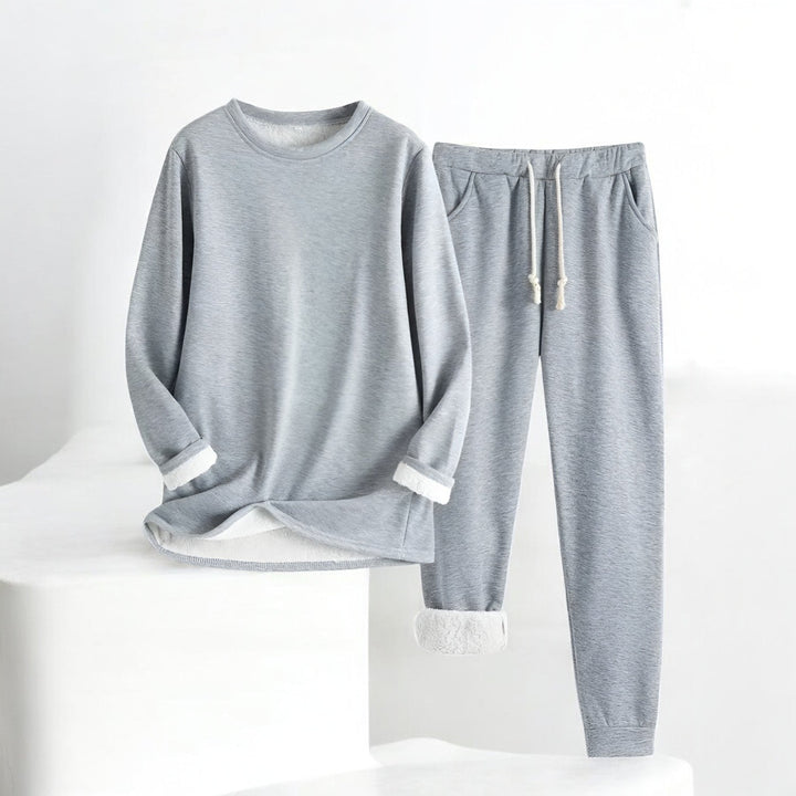 Kvinder: Et varmt termisk fleece-sæt til vinteren. Perfekt til hygge og afslappede stunder med komfort.
