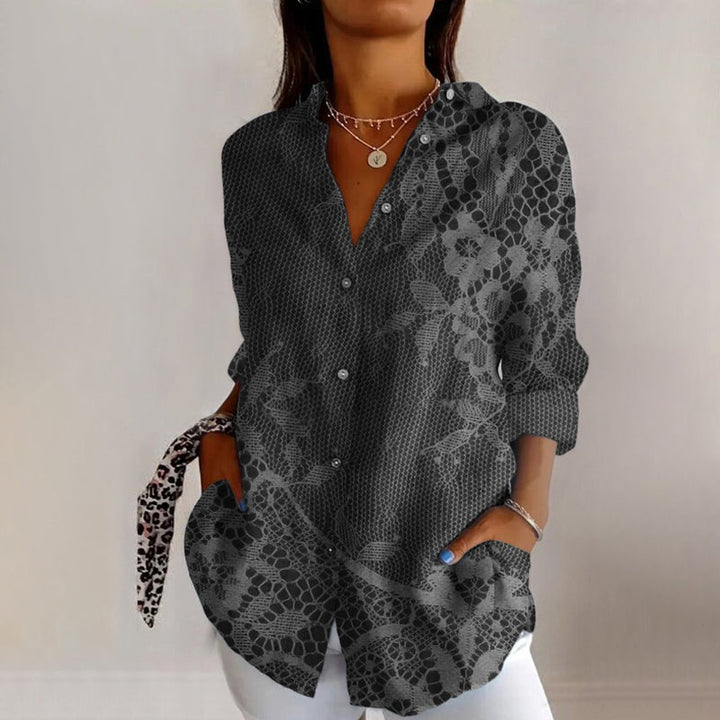 Plus size vintage bluse til kvinder med smukt blomsterprint og krave. Langærmet design, ideel til modebevidste.