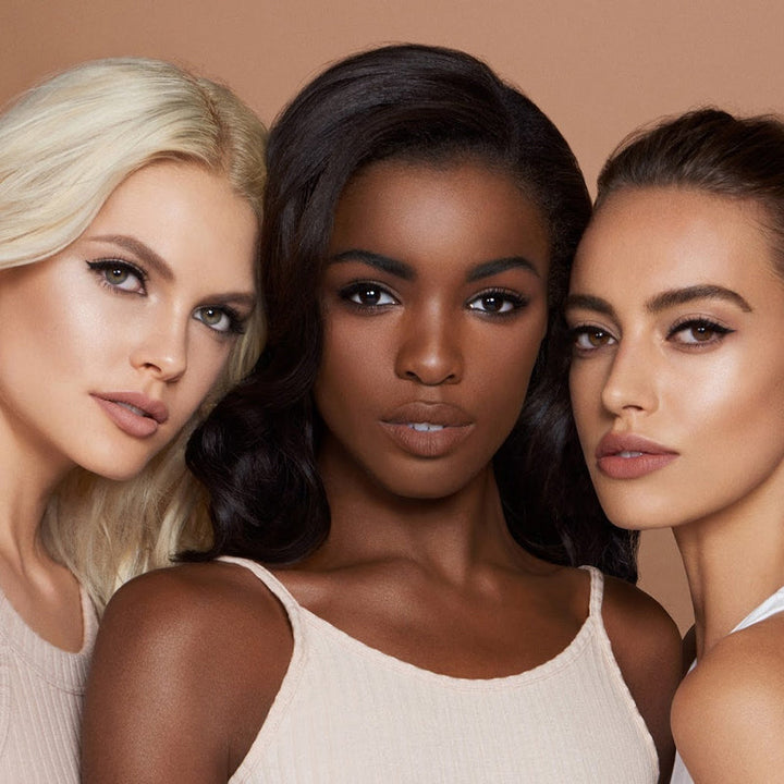 Langtidsholdbar gel eyeliner til følsomme øjne. Makeup sæt med 10 farver for præcis og vandfast påføring.