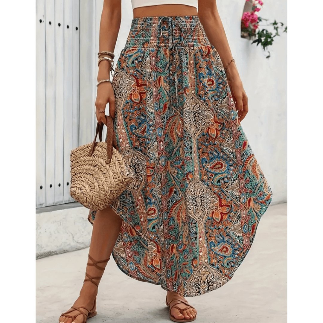 Kvinders Juliane maxinederdel i elegant boho stil, farverig og bekvem til sommerbrug.