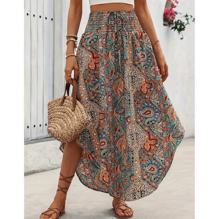 Kvinders Juliane maxinederdel i elegant boho stil, farverig og bekvem til sommerbrug.