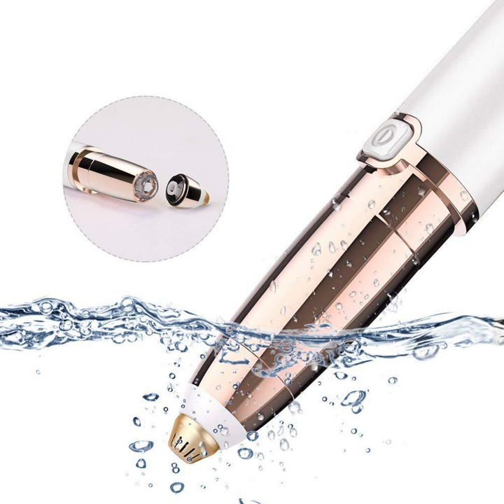 En kvinde fjerner ansigtshår med en LumaSilk smertefri trimmer for glat og silkeblød hud.