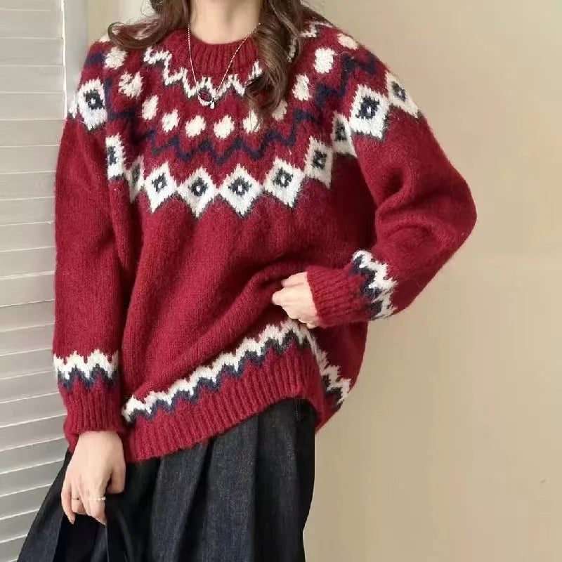 Stilfuld dame sweater med nordisk mønster, en varm og trendy tilføjelse til vintermode.