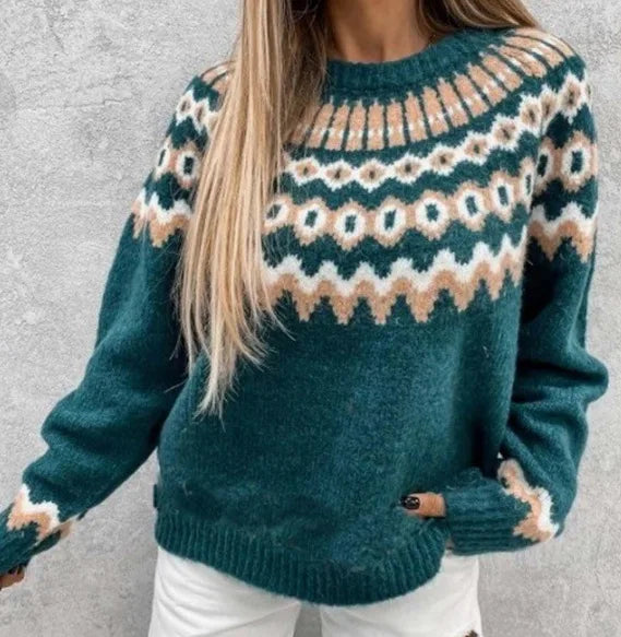 Kvalitets nordisk sweater for kvinder, med detaljeret mønster, perfekt til hyggelige stunder.