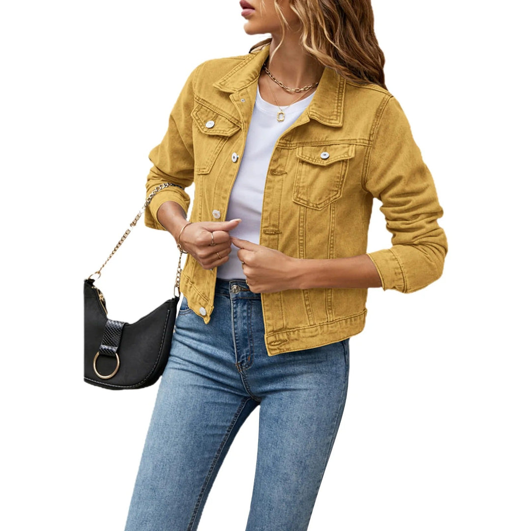 Klassisk blå kvinders denimjakke, perfekt til en afslappet og stilfuld garderobe, velegnet til alle sæsoner.