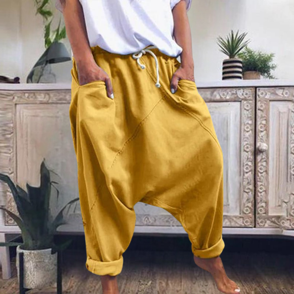 Afslappede damebukser med baggy pasform og lavt skridt. Komfortable og trendy til både hverdag og fritid.