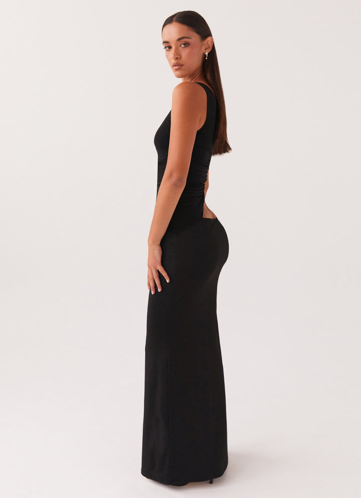 Kvinder lang festkjole, one-shoulder med udskæring og stretch for komfort. Perfekt til sommerfester.