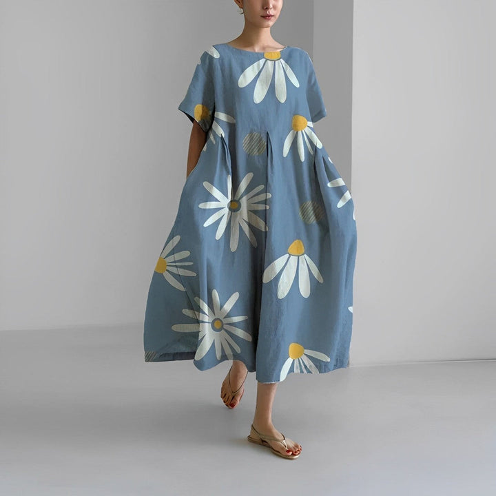 Blomstret hverdagskjole i løs pasform, elegant boho look til damer med en feminin stil.