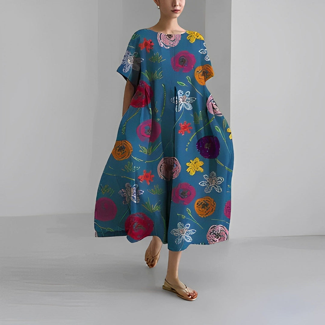 Let og luftig blomstret kjole til kvinder i boho stil, ideel som en farverig sommerkjole.