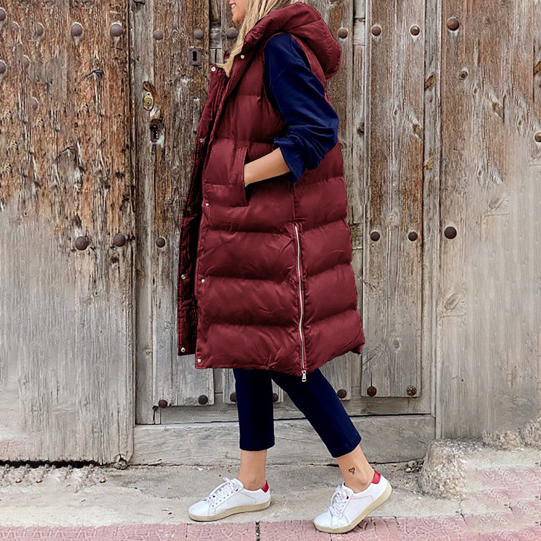 Dame lang vintervest, puffer, med hætte. Hold dig varm med stil.