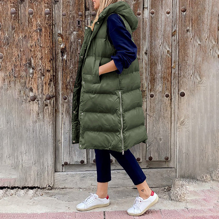 Trendy lang hættevest til kvinder. Puffer design for ekstra varme.