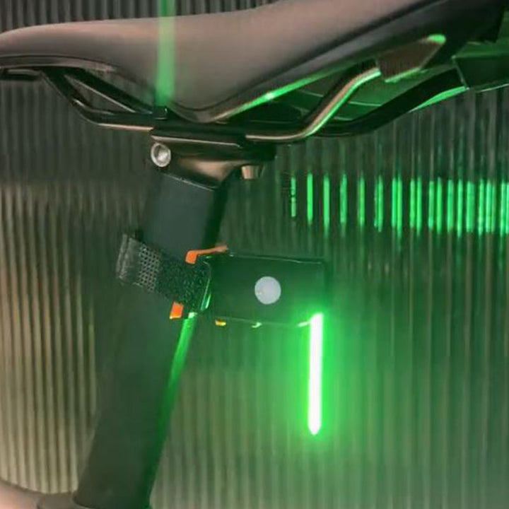 LED Cykelbaglygte: Kompakt, 40 lumen, nem at montere. Stråler intensivt i blå, gul, grøn, lyserød, rød.