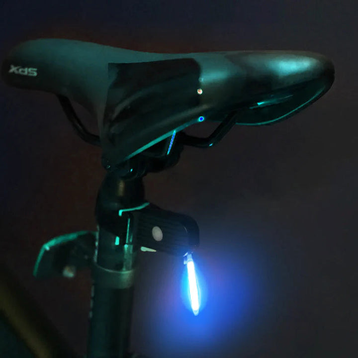 LED Cykelbaglygte: Kompakt, 40 lumen, nem at montere. Stråler intensivt i blå, gul, grøn, lyserød, rød.