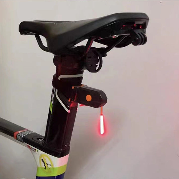 LED Cykelbaglygte: Kompakt, 40 lumen, nem at montere. Stråler intensivt i blå, gul, grøn, lyserød, rød.
