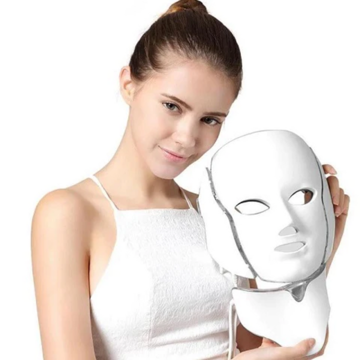 Ergonomisk LED-maske til ansigt & hals, fremmer glødende, yngre udseende hud.
