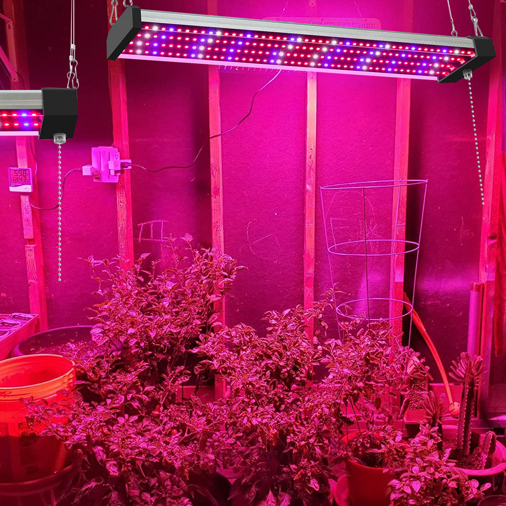 LED plantelampe, fuld spektrum, energieffektiv, med trækafbryder, ideel til sund plantevækst indendørs.
