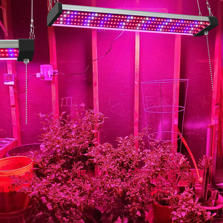 LED plantelampe, fuld spektrum, energieffektiv, med trækafbryder, ideel til sund plantevækst indendørs.