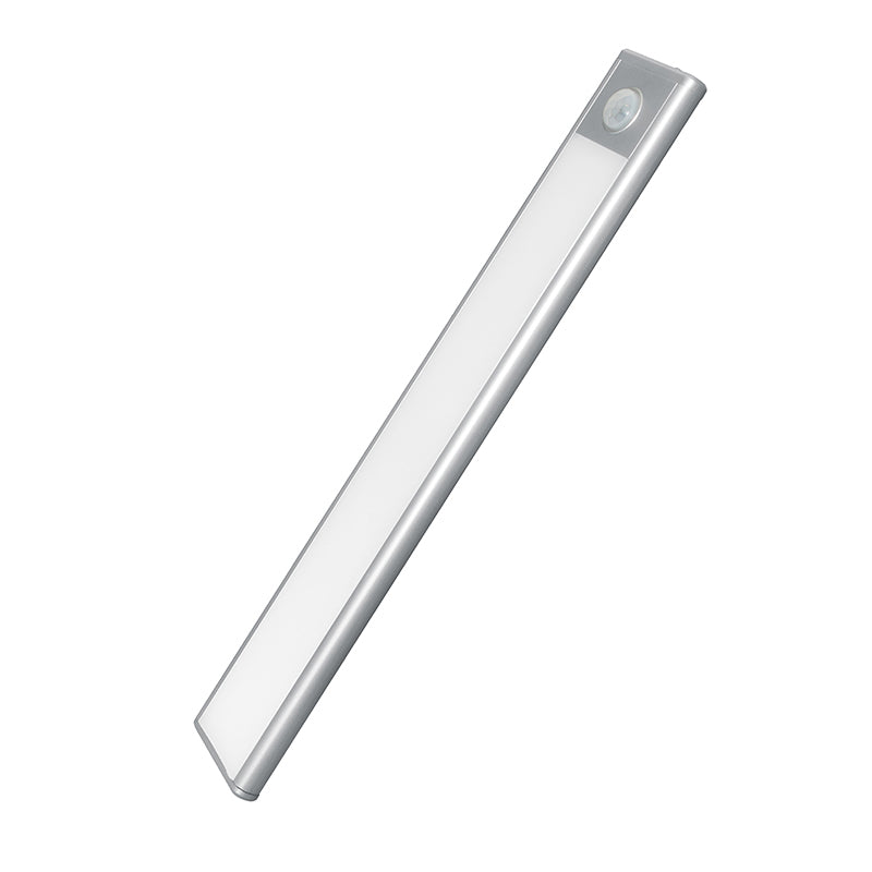 Hvid LED bevægelsessensorlampe for nem indendørs montering.
