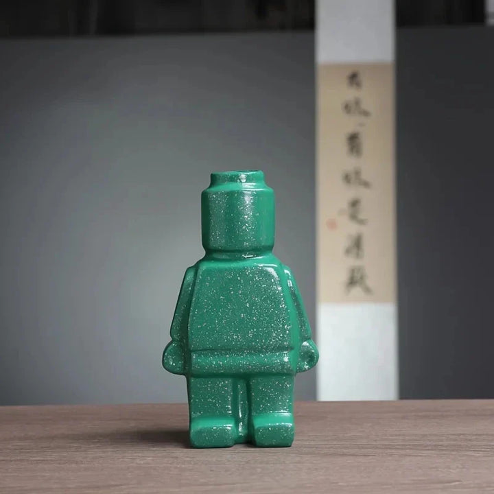 Legolignende keramikvase i moderne design, hvid vase med legende robotlook til stilfuld bolig- og kontorindretning.