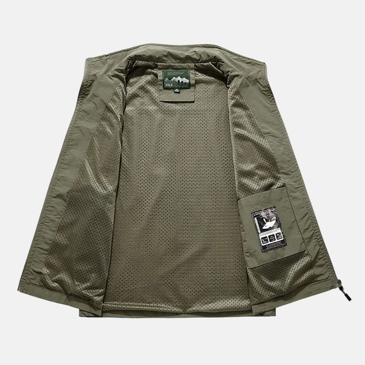 Let multifunktionel herrevest med flere lommer, ideel til camping og vandring i marineblå eller khaki.