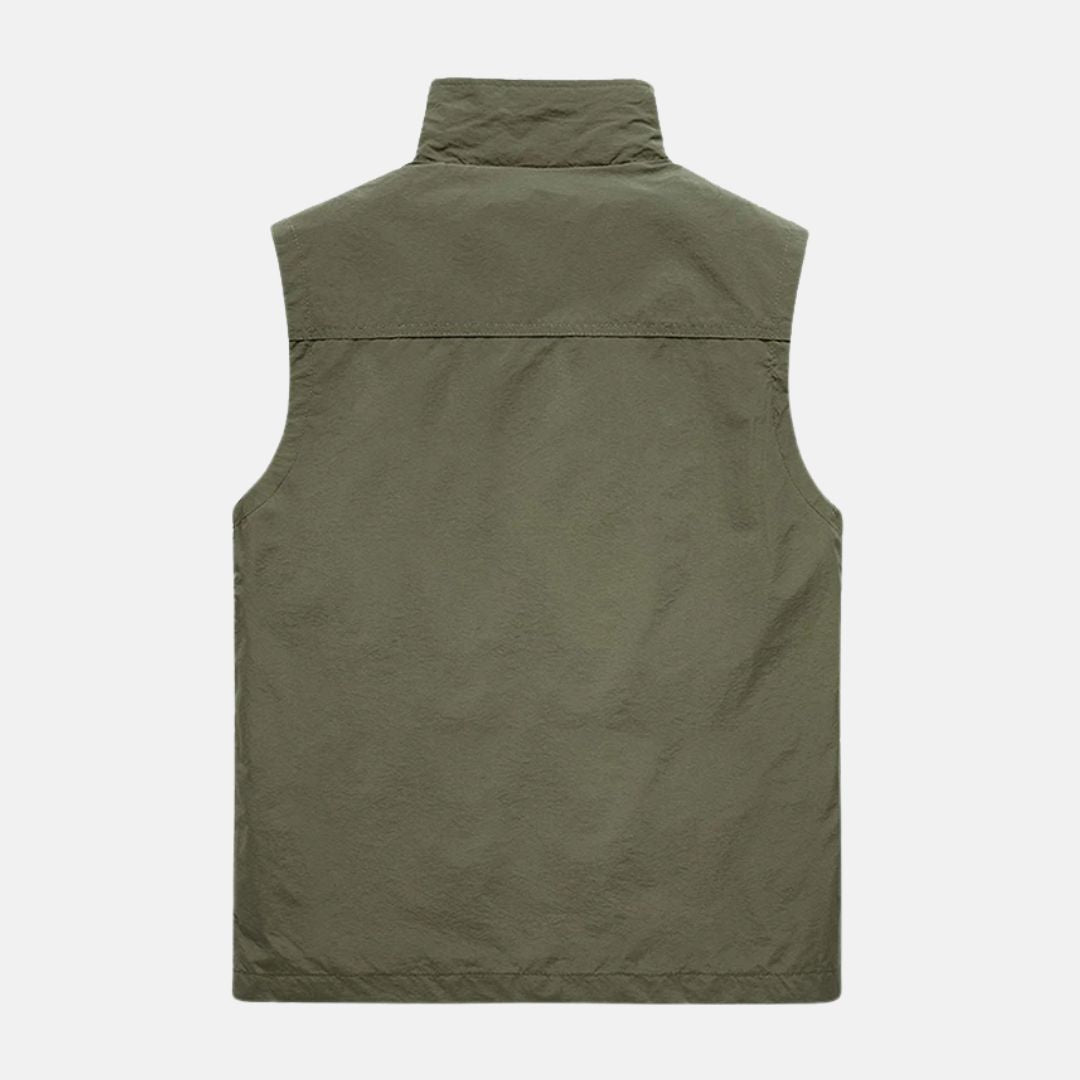 Let multifunktionel herrevest med flere lommer, ideel til camping og vandring i marineblå eller khaki.