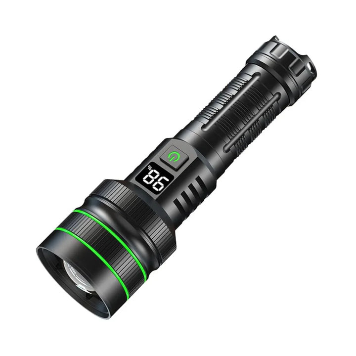 Kraftig LED-lommelygte med lang batterilevetid, robust kabinet og alsidige lysfunktioner i brug.