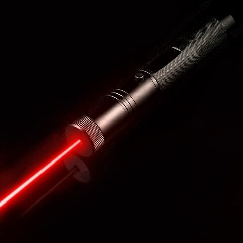 Højtydende laserpointer i aluminiumslegering med justerbar fokus; langtrækkende stråle i rød, grøn, lilla.