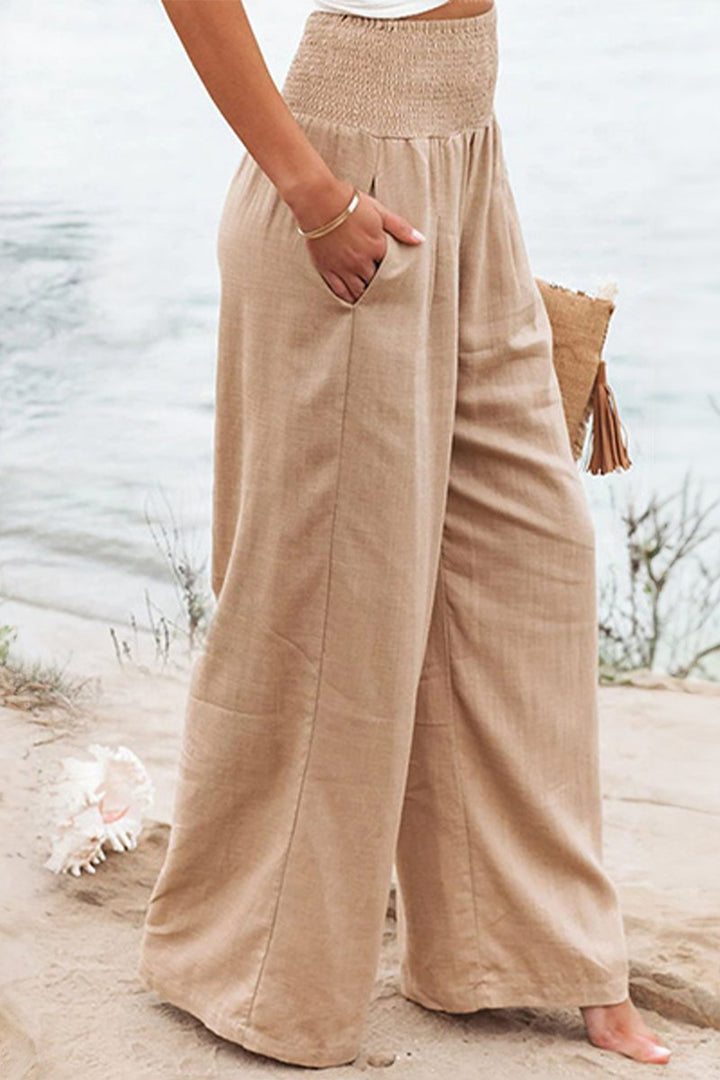 Komfortable højtaljede hør bukser med smock talje og wide leg pasform. Ideel til sommer og fritid.