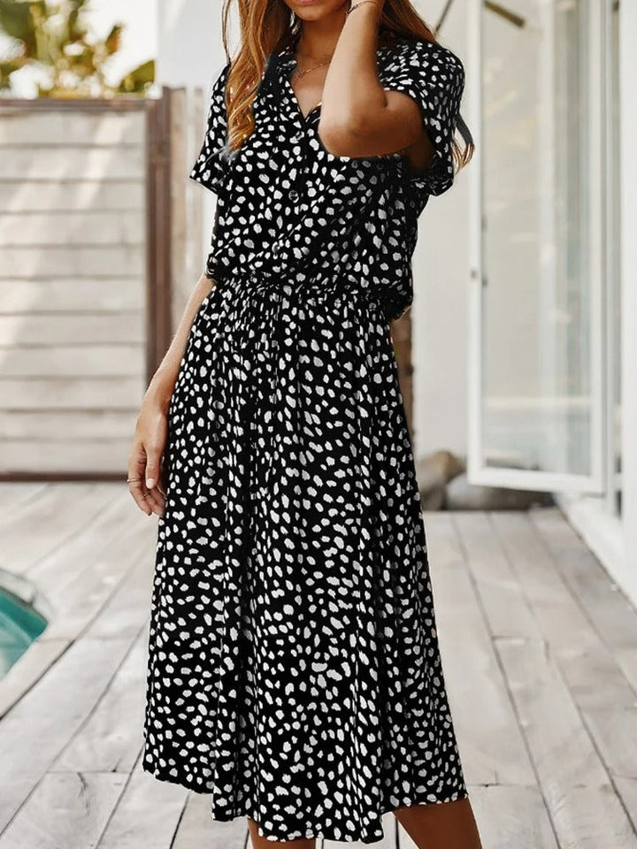 Luftig, behagelig sommerkjole til dame, designet til sol og lethed.