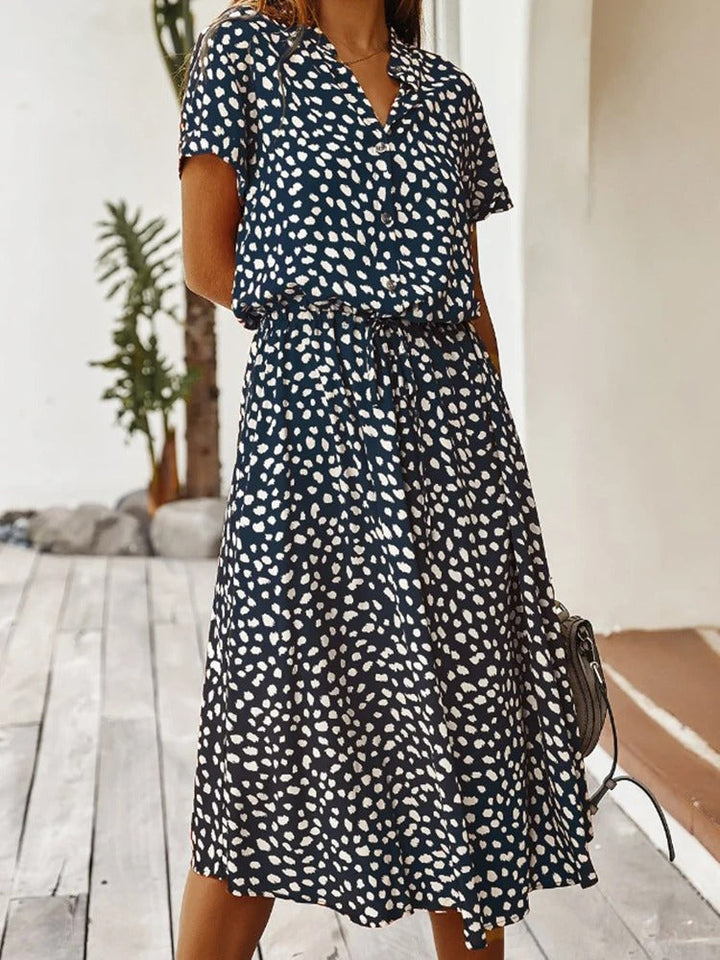 Ideel sommerkjole til varme dage, en must-have i kvindemode.
