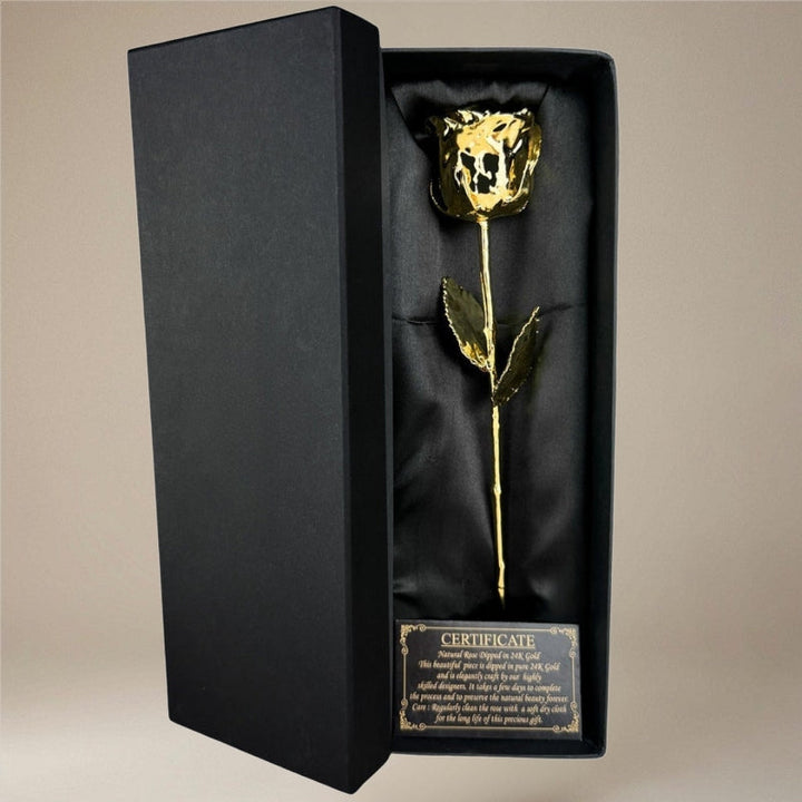 Elegant konserveret rose i 24K guld, smuk luksusgave. Ideel til særlige lejligheder og romantiske øjeblikke.