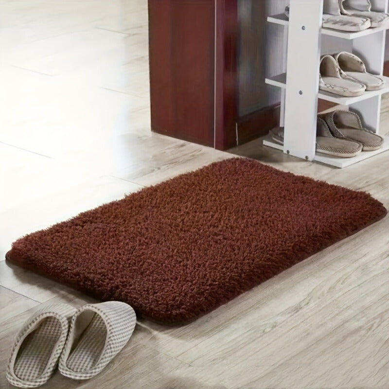 Elegant badeværelsesmåtte i moderne design, skridsikker og absorberende, fremmer badeværelseskomfort.