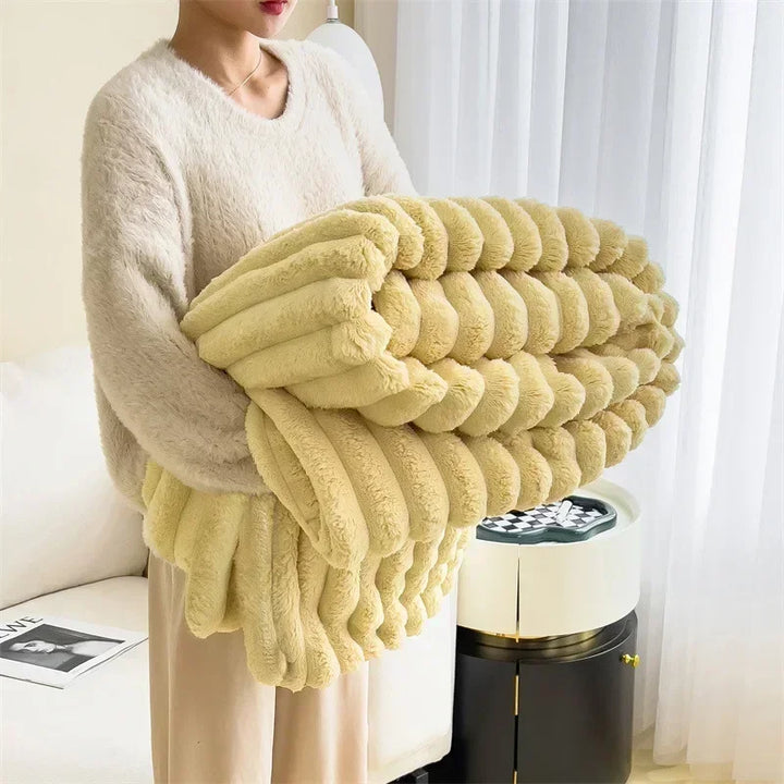 Kvalitets fleece tæppe til varme og komfort. Perfekt til hyggeaftener, maskinvaskbart design.
