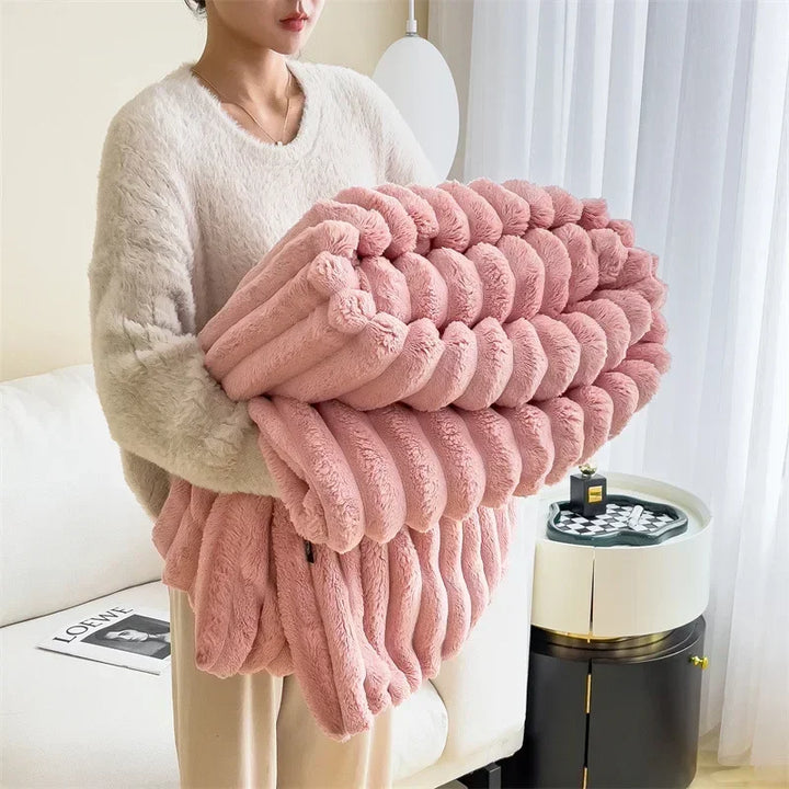Fleece tæppe med fokus på varme og komfort. Luksuriøst, blødt og perfekt som vintertæppe.