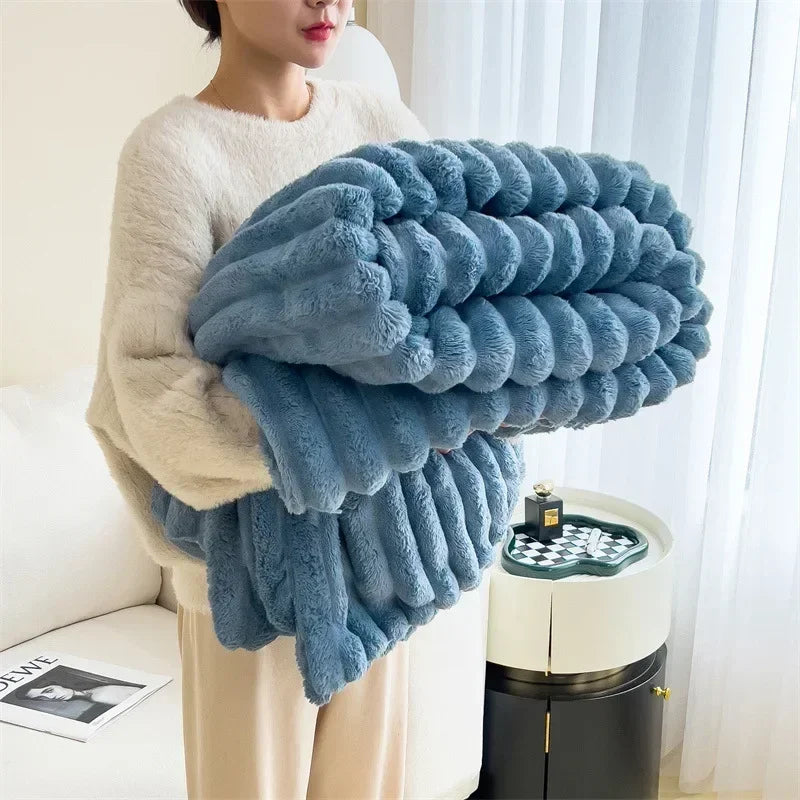 Utroligt blødt og varmt fleece tæppe. Ideelt hyggetæppe, sofaplaid og soveværelsestæppe.
