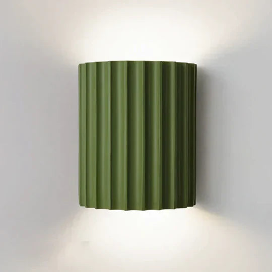 Stilfuld Lumora væglampe med minimalistisk LED belysning. Perfekt som diskret vægdekoration i stuen.