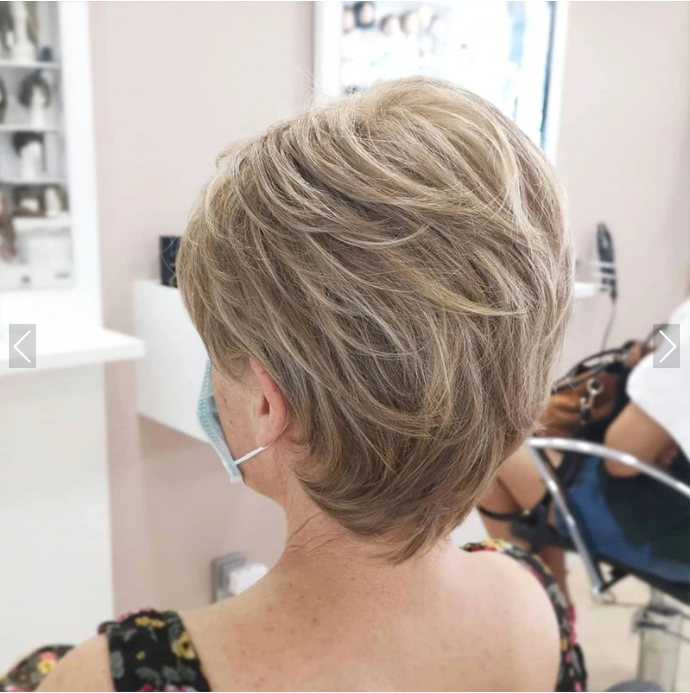 Naturlig LushLift hårtopper der dækker hårtab og grå hår, giver kvinder et smukt fyldigt look.