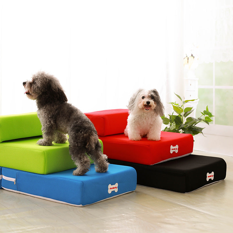 Luksuriøs hundetrappe med skridsikre trin og blød polstring til sofa og seng, ideel for små hunde og seniorer.